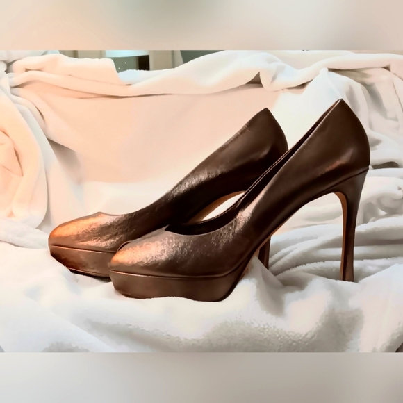 YSL Gold Pumps - Picture 7 of 16